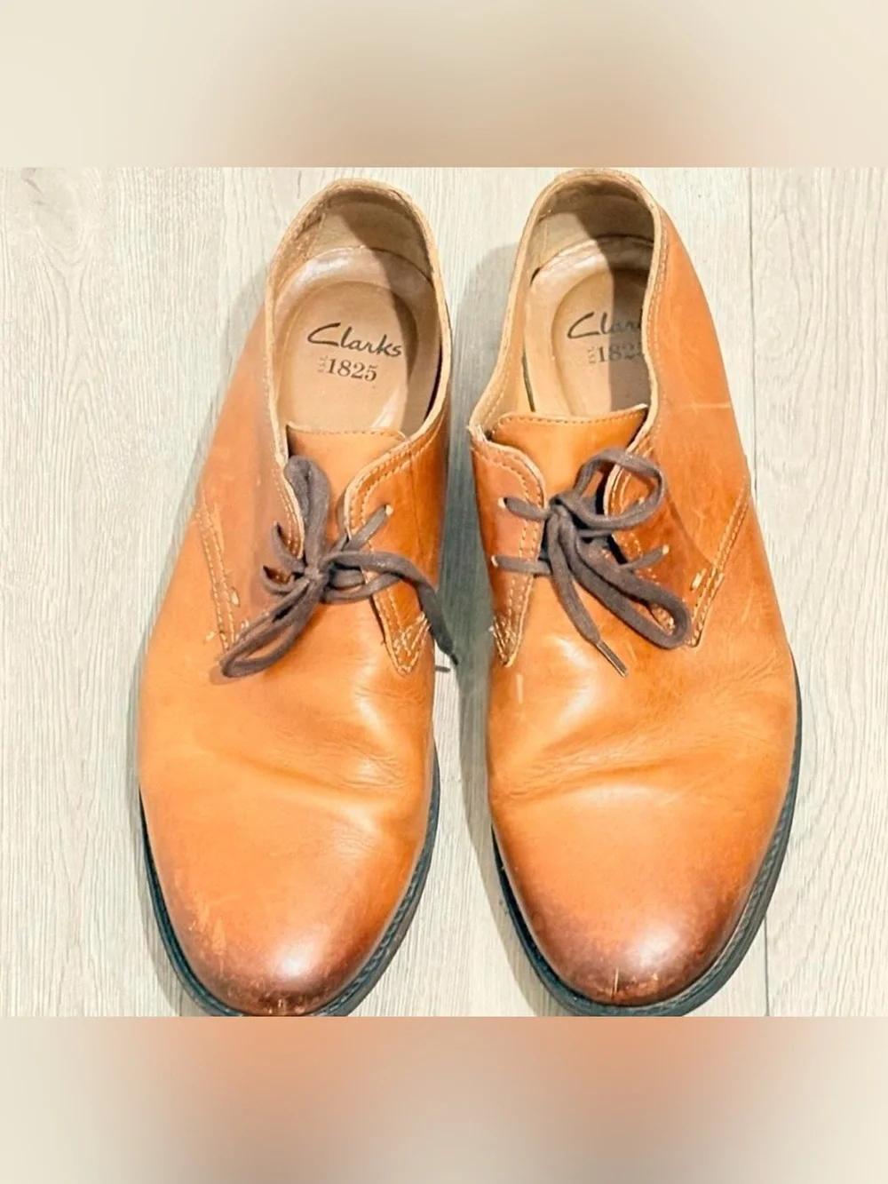 Clarks Men’s Tan Leather Chukka Boots